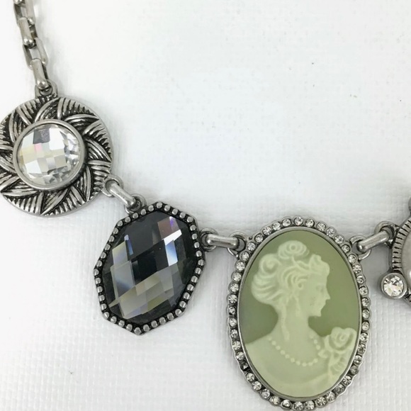 Lia Sophia Nostalgia Cameo Victorian Retired NWT - Picture 5 of 8